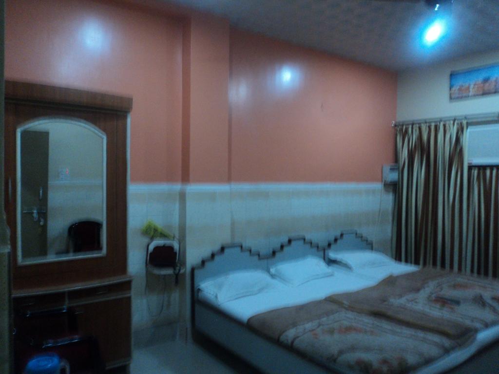 Hotel Jyoti Varanasi Bilik gambar