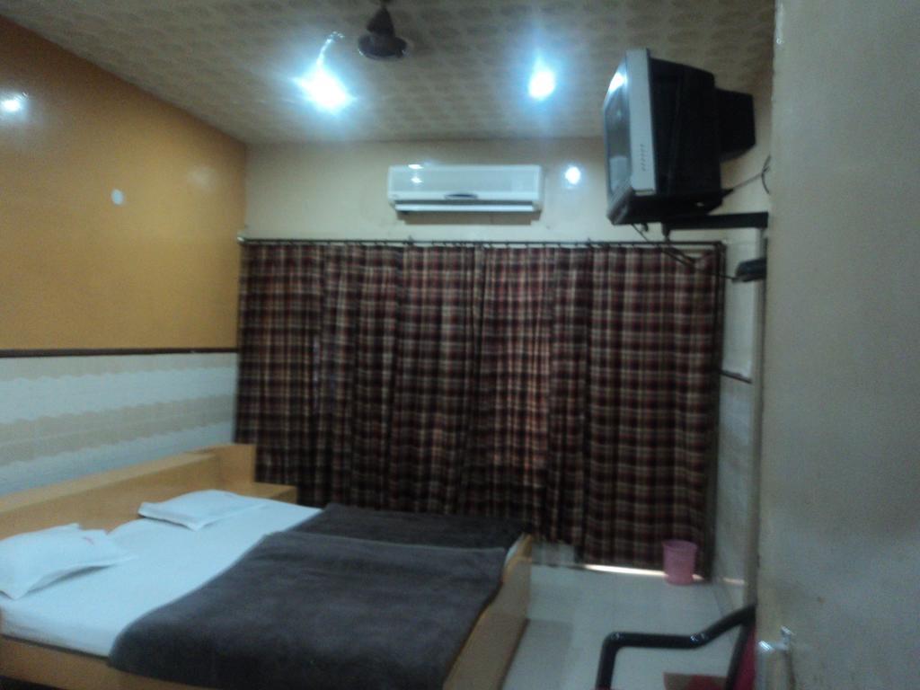 Hotel Jyoti Varanasi Bilik gambar